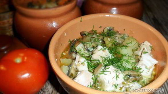 Рецепт Жаркое из курицы с грибами и картофелем в горшочках