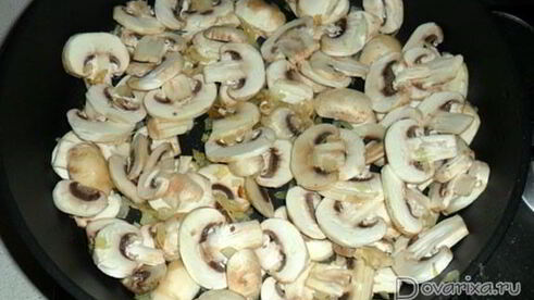 жаркое из курицы с грибами и картофелем в горшочках