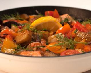 Жаркое из судака и семги с овощами