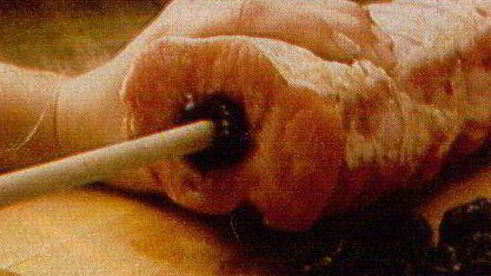 жаркое из свинины с черносливом в соусе из вина и сливок