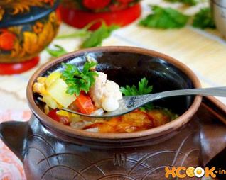 Жаркое из свинины с картошкой в горшочках