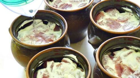 жаркое из свинины с картошкой в горшочках