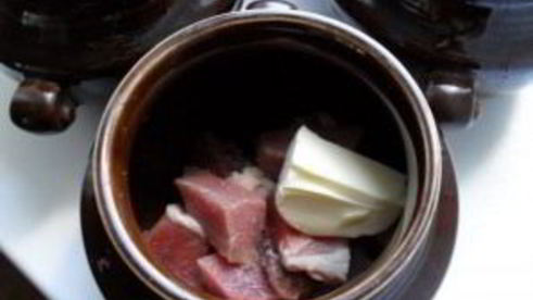 жаркое из свинины в горшочках