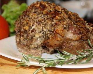 Жаркое из свинины в орехово-горчичной панировке