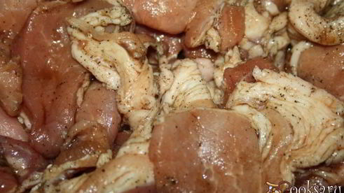 жаркое из свиной лопатки с картофелем и фасолью под хлебной корочкой