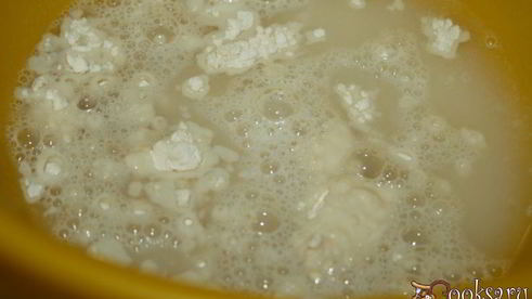 жаркое из свиной лопатки с картофелем и фасолью под хлебной корочкой