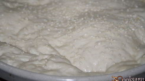 жаркое из свиной лопатки с картофелем и фасолью под хлебной корочкой