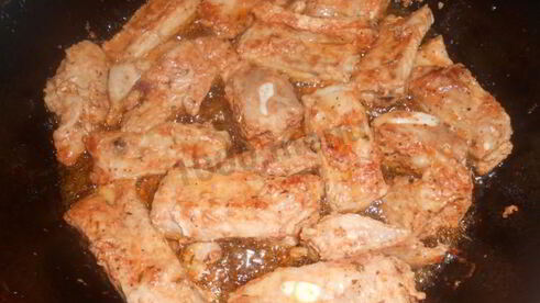 жаркое из свиных ребрышек с картошкой в горшочках