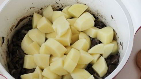 жаркое с грибами и картошкой