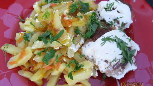 жаркое в горшочках с котлетами