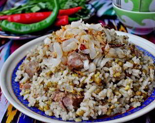 Ароматная каша с машем, рисом и мясом