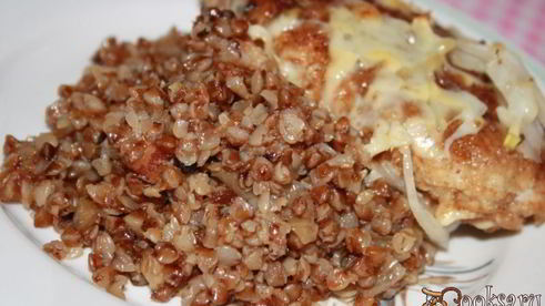 ароматная гречка с луком и беконом