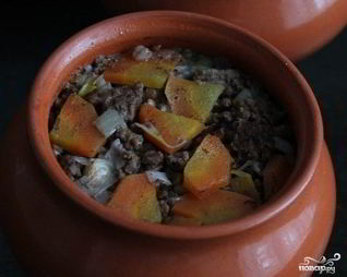 Гречка с фаршем в горшочках