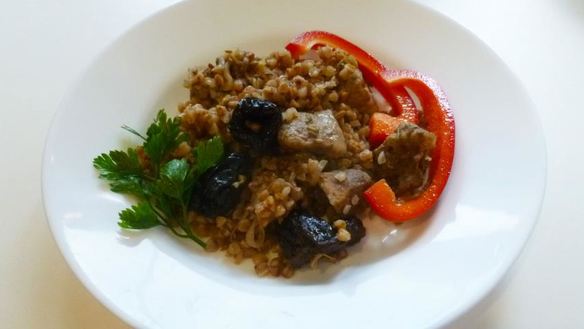 Рецепт Гречка с мясом и черносливом