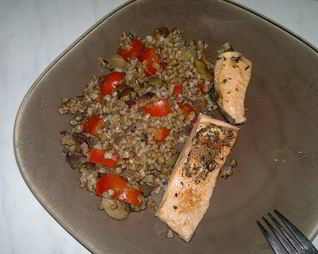 Гречка с овощами, грибами и форель в собственном соку