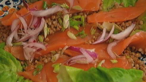 гречка с семгой и маринованным луком