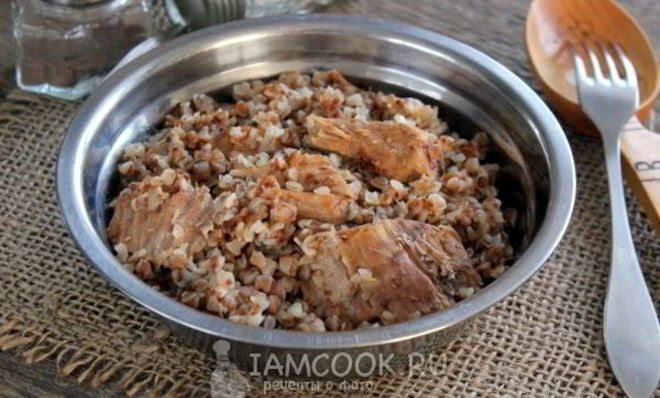 Гречка с тушенкой в кастрюле