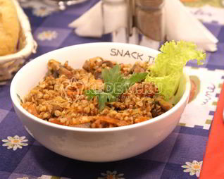 Гречневая каша с грибами и овощами
