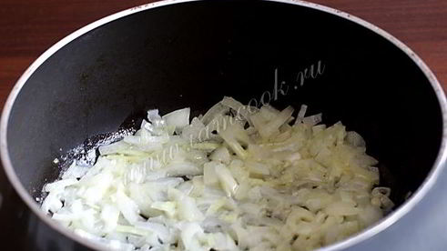 гречневая каша с луком и помидорами