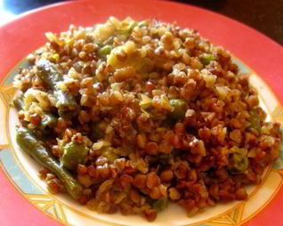 Гречневая каша с сыром и овощами