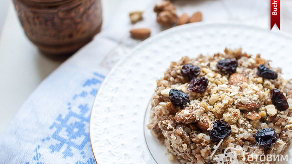 Рецепт Гречневая каша с яйцом, орехами и изюмом
