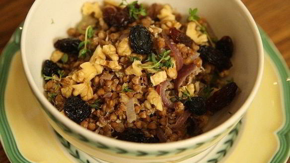 Рецепт Стокгольмская гречневая каша с орехами и изюмом