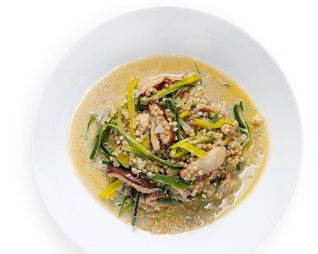 Зеленая гречка с грибами и пореем