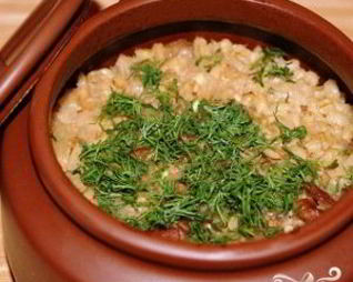 Каша с мясом в горшочке