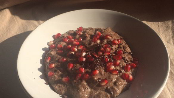 Рецепт Льняная каша с гранатом и шоколадной крошкой