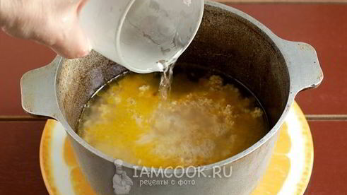 пшеничная каша с морковью и луком