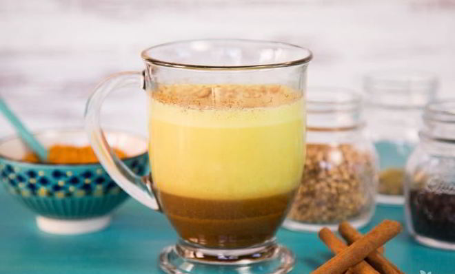 Чай латте с куркумой