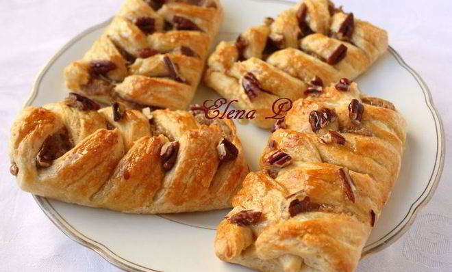 Датские булочки с пеканом и кленовым сиропом