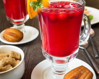 Горячий клюквенный напиток