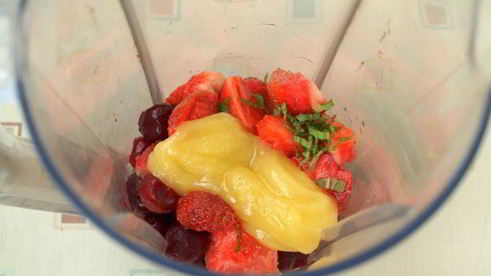 клубнично-вишневый коктейль