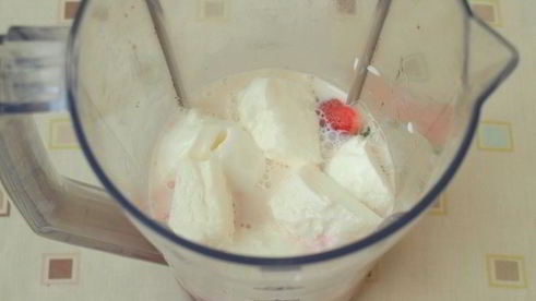 клубнично-вишневый коктейль