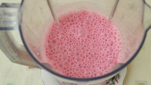 клубнично-вишневый коктейль