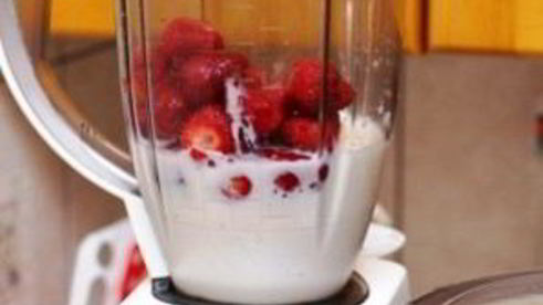 коктейль с клубникой