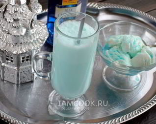 Коктейль с мороженым и Блю кюрасао