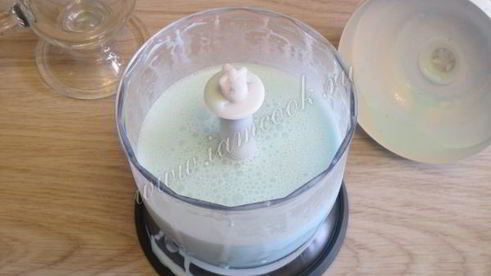 коктейль с мороженым и блю кюрасао