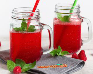 Коктейль с шампанским и малиной