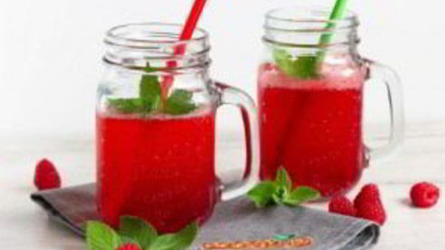 коктейль с шампанским и малиной