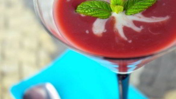 Рецепт Малиново-лимонный коктейль с медом и сахаром