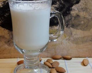 Миндальное молоко
