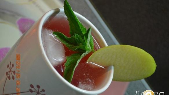Рецепт Напиток с мелиссой и крыжовником