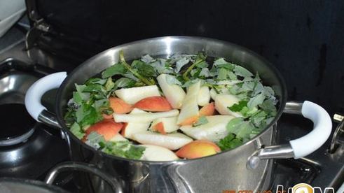 напиток с мелиссой и крыжовником