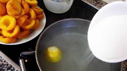 персики в сиропе