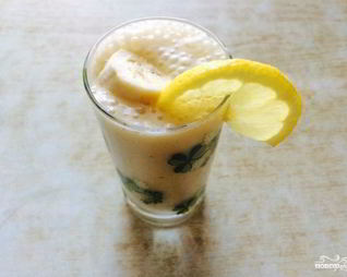 Банановый смузи с молоком