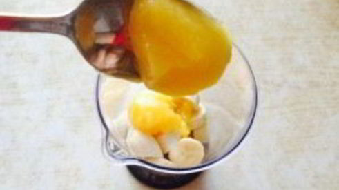 банановый смузи с молоком