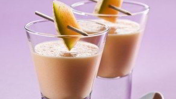 Рецепт Дынный смузи с йогуртом и медом