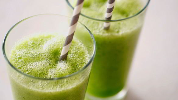 Рецепт Полезный смузи с фруктами и шпинатом